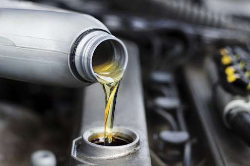 Dlaczego Wybór Dobrego Oleju Silnikowego jest Kluczowy dla Twojego Samochodu?